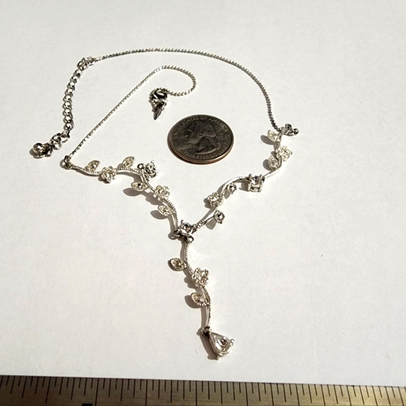 Vintage Avon Lariat Necklace - Picture 5 of 7